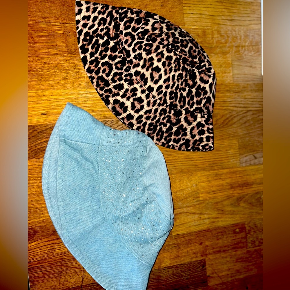 2 x bucket hats